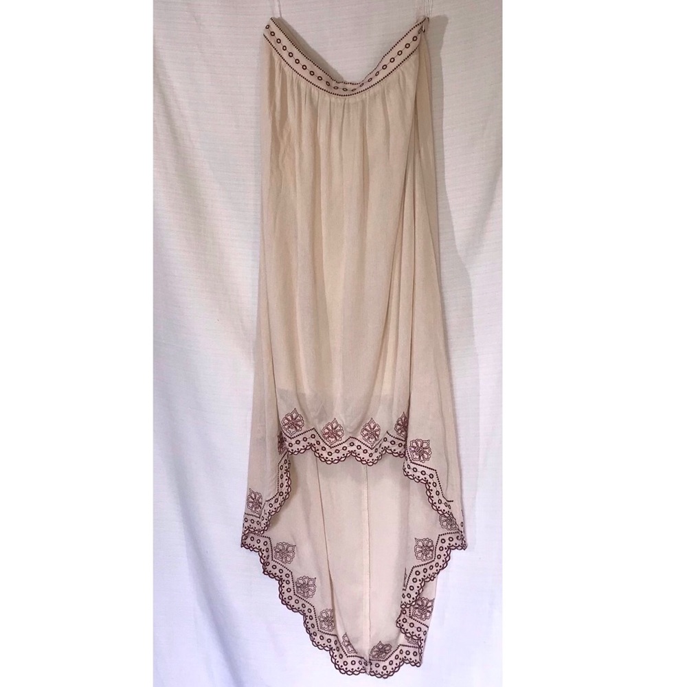 NWT Embroidered high-low Francesca’s Taupe skirt